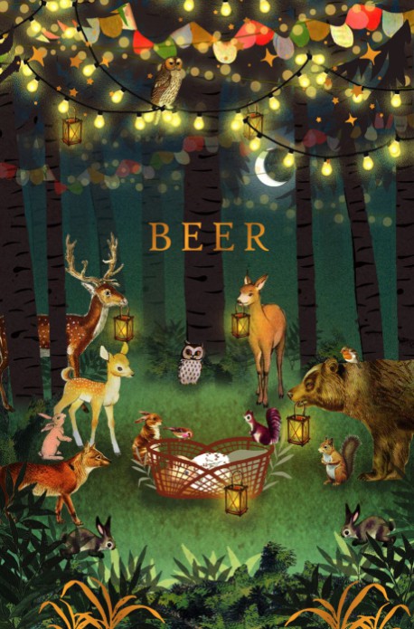 Lief geboortekaartje met hert, konijn, vos en beer die in het bos rond het wiegje staan. Een sfeerlvolle avond met gezellige lichtsnoeren in de bomen. Het kindje is geboren en ligt te slapen in mandje.