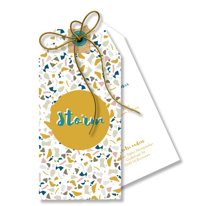 Labelkaartje wit met terrazzo print jongen